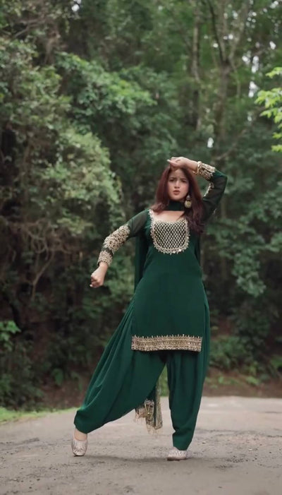 Emerald Green Luxury Embroidered Kurta Pant Set with Chiffon Dupatta