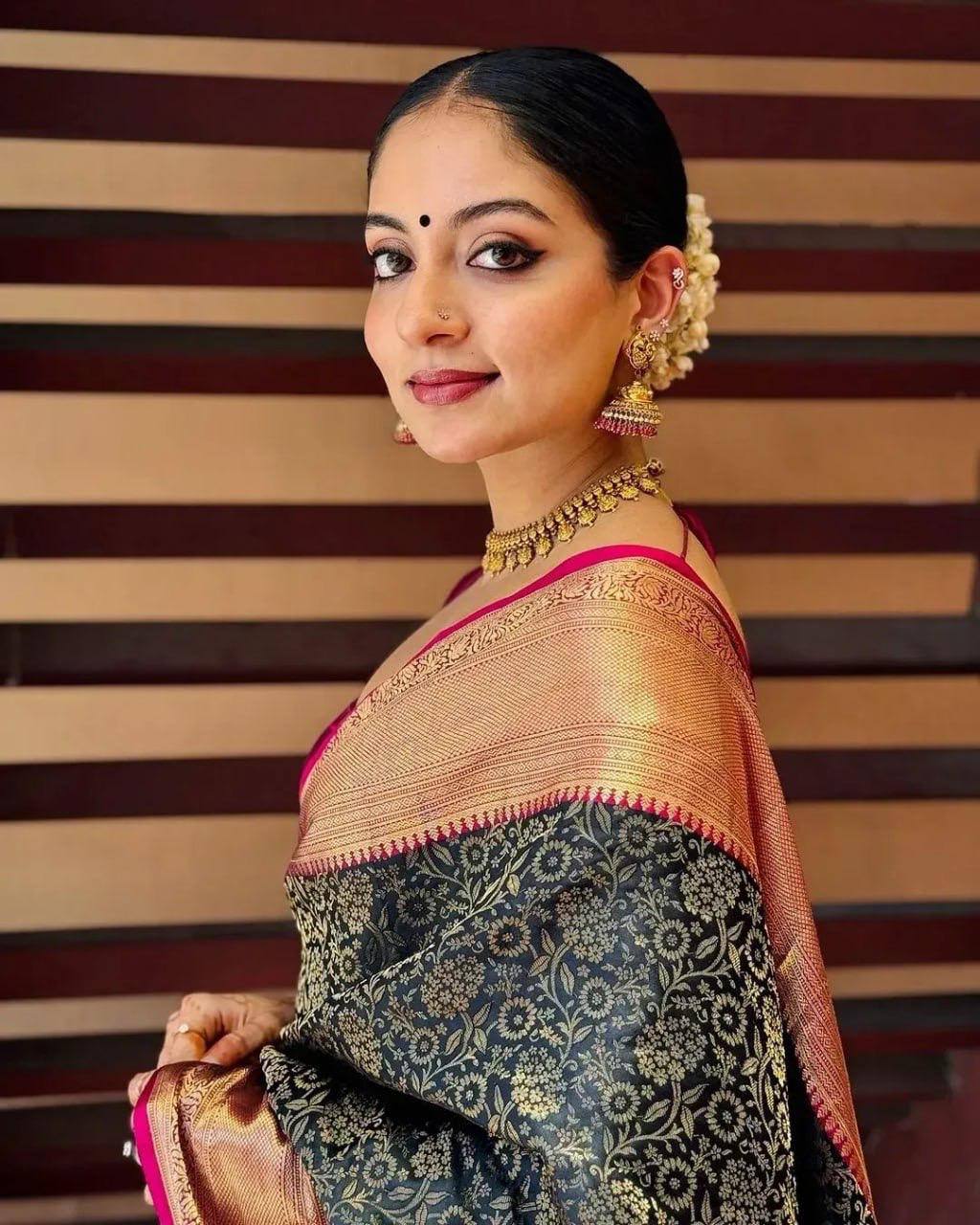 Royal Black Silk Saree with Antique Gold Zari Weaving & Contrast Pink Border | Premium Wedding & Festive Wear