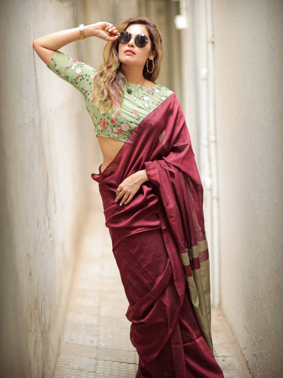 Wine Maroon Linen Saree with Beige Contrast Pallu & Tassels | Elegant Everyday Linen Wear