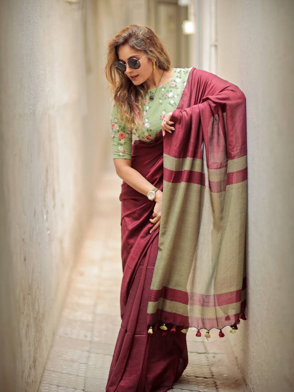 Wine Maroon Linen Saree with Beige Contrast Pallu & Tassels | Elegant Everyday Linen Wear