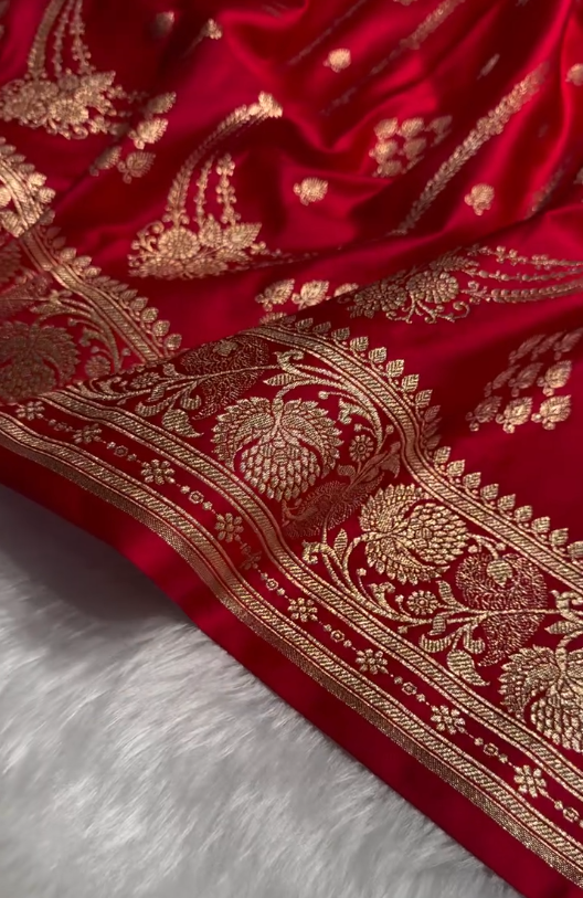 Elegant Red Banarasi Silk Saree with Intricate Golden Zari Weaving