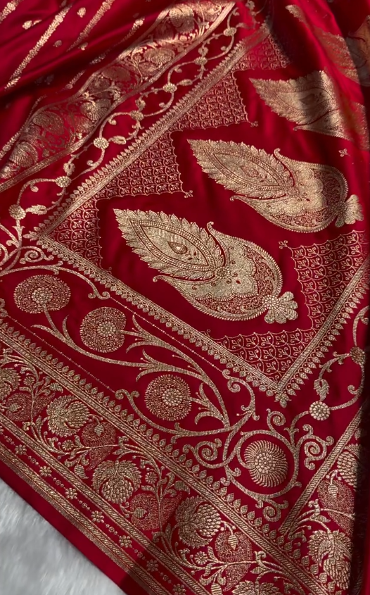Elegant Red Banarasi Silk Saree with Intricate Golden Zari Weaving